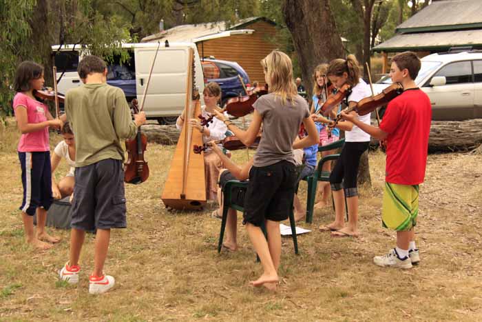 queenslanders_relaxing_web